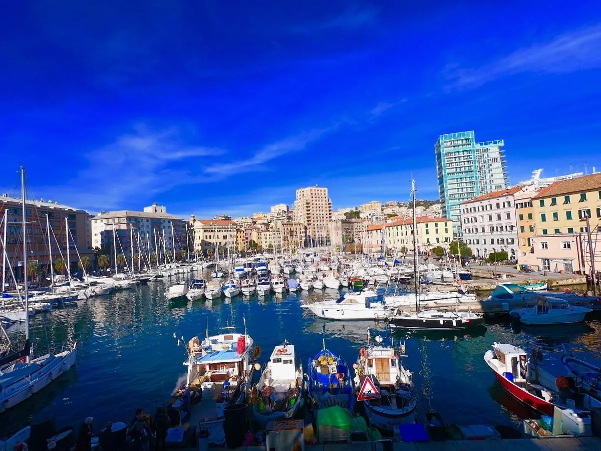 Central Savona 0*,